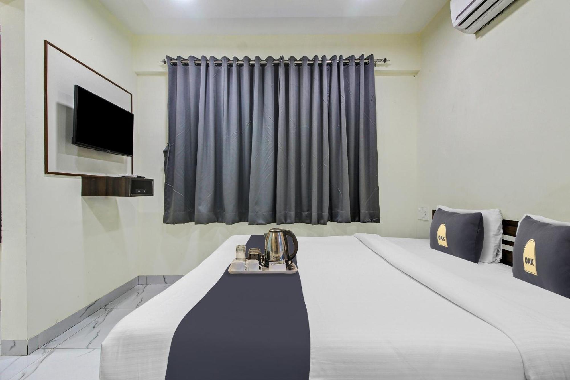 Townhouse Oak The Emerald Tree Hotel Pune