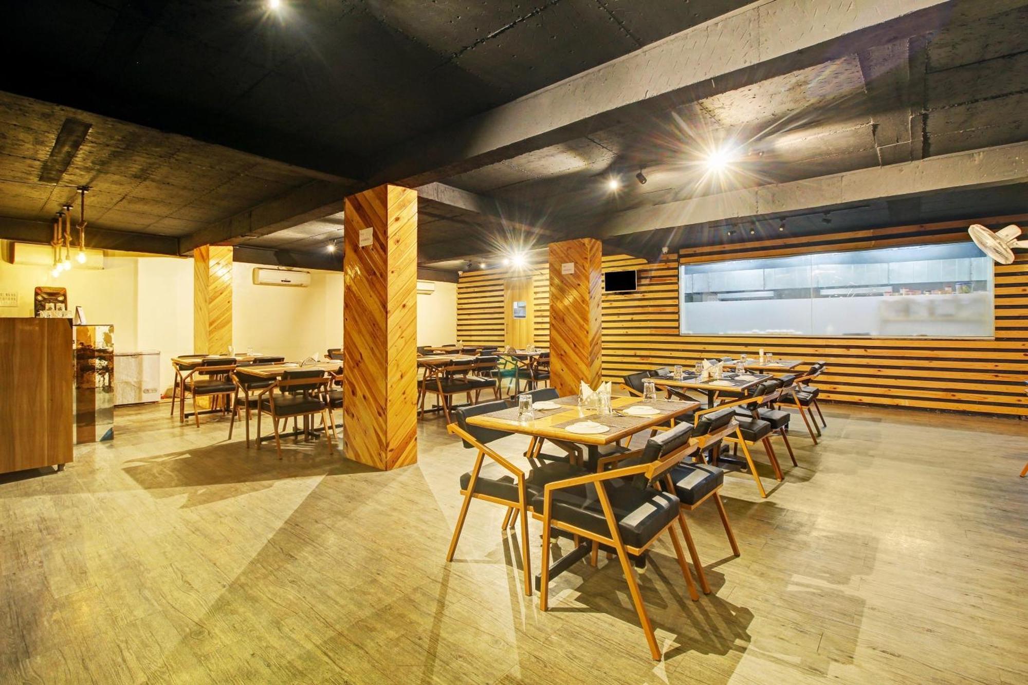 Townhouse Oak The Emerald Tree Hotel Pune
