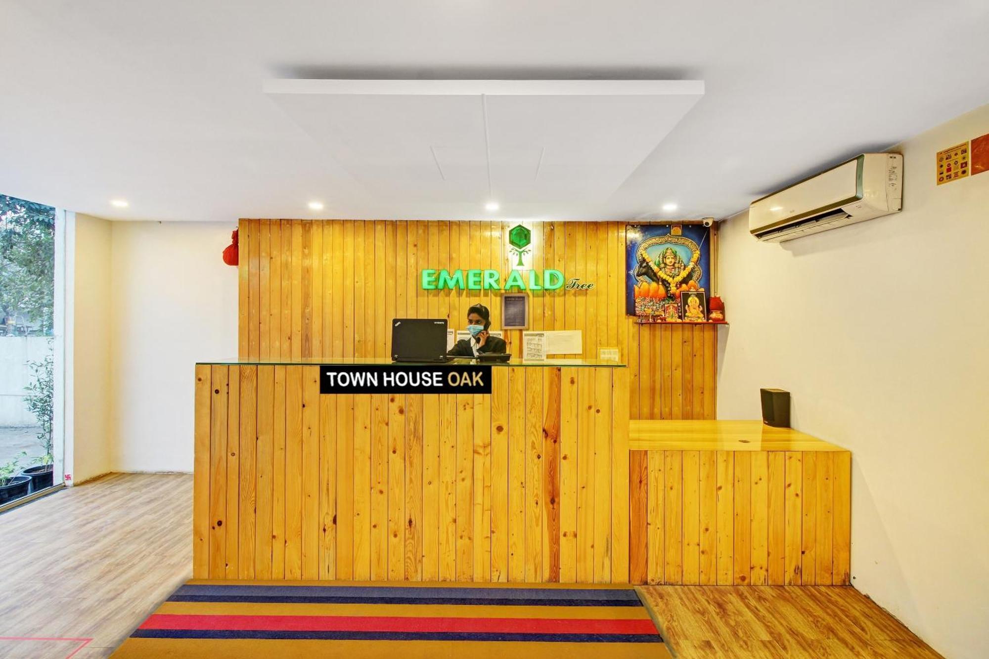 Townhouse Oak The Emerald Tree Hotel