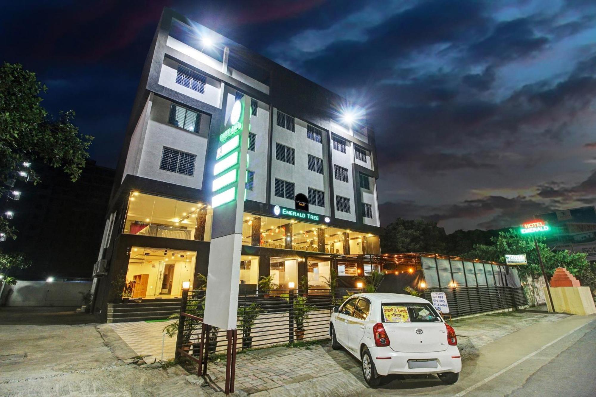 Townhouse Oak The Emerald Tree Hotel