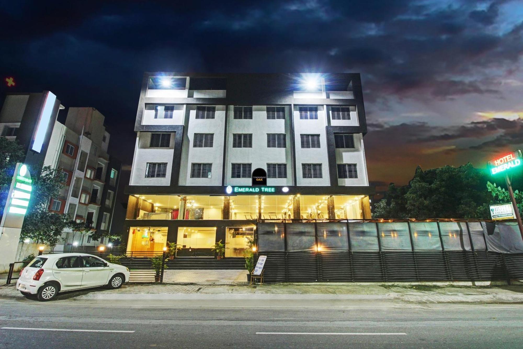 Hotel Townhouse Oak The Emerald Tree 4*