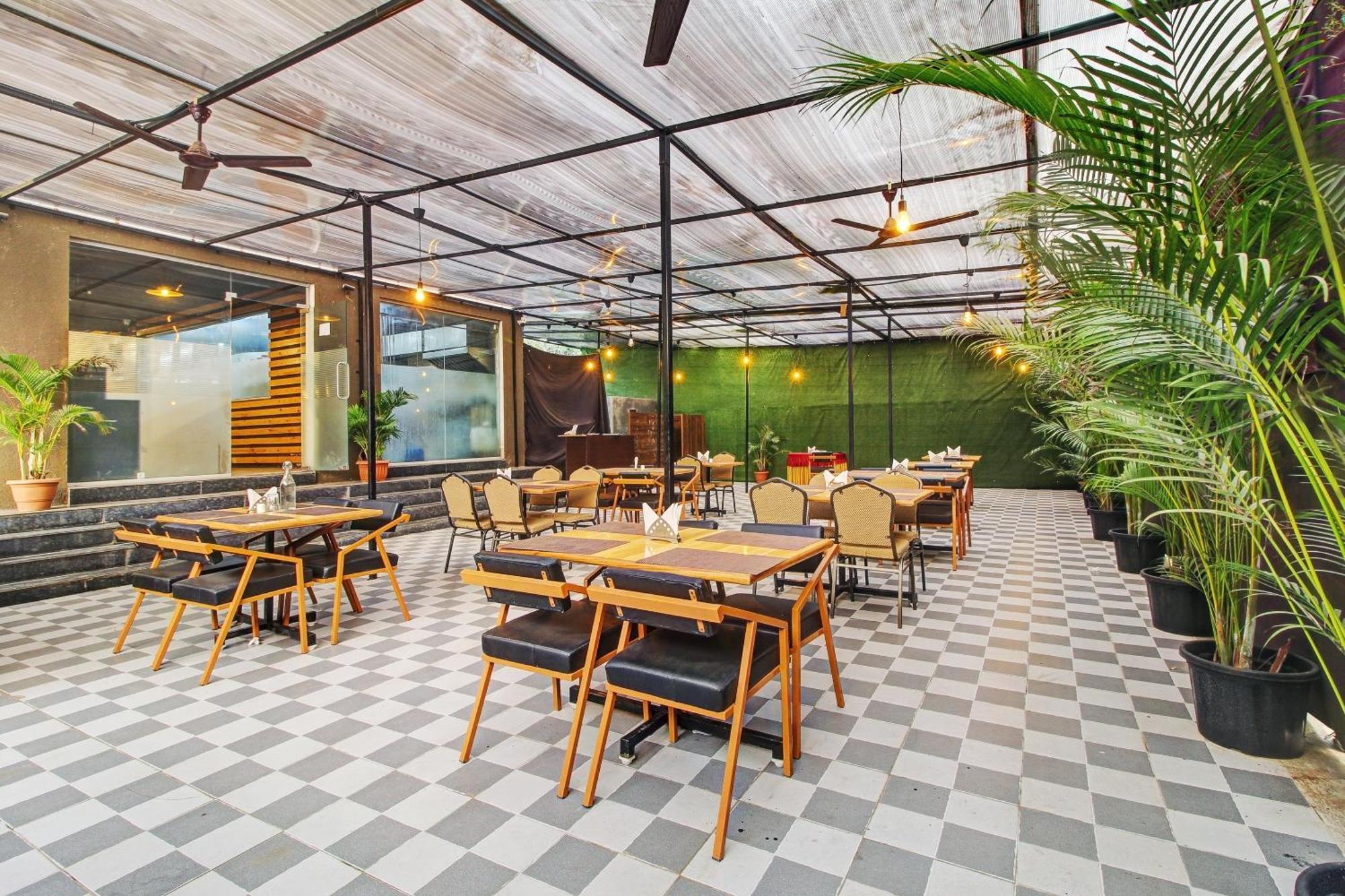 Townhouse Oak The Emerald Tree Hotel Pune