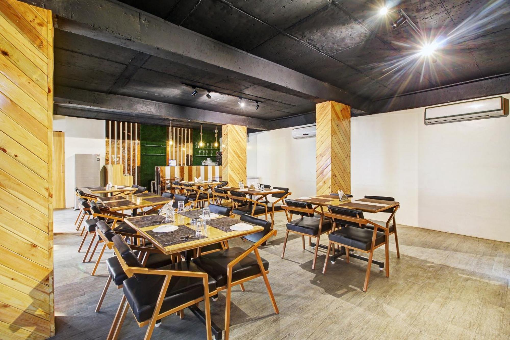 Hotel Townhouse Oak The Emerald Tree Pune