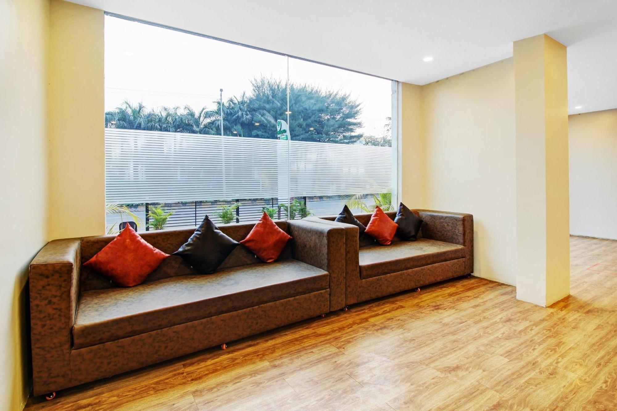 Townhouse Oak The Emerald Tree Hotel Pune