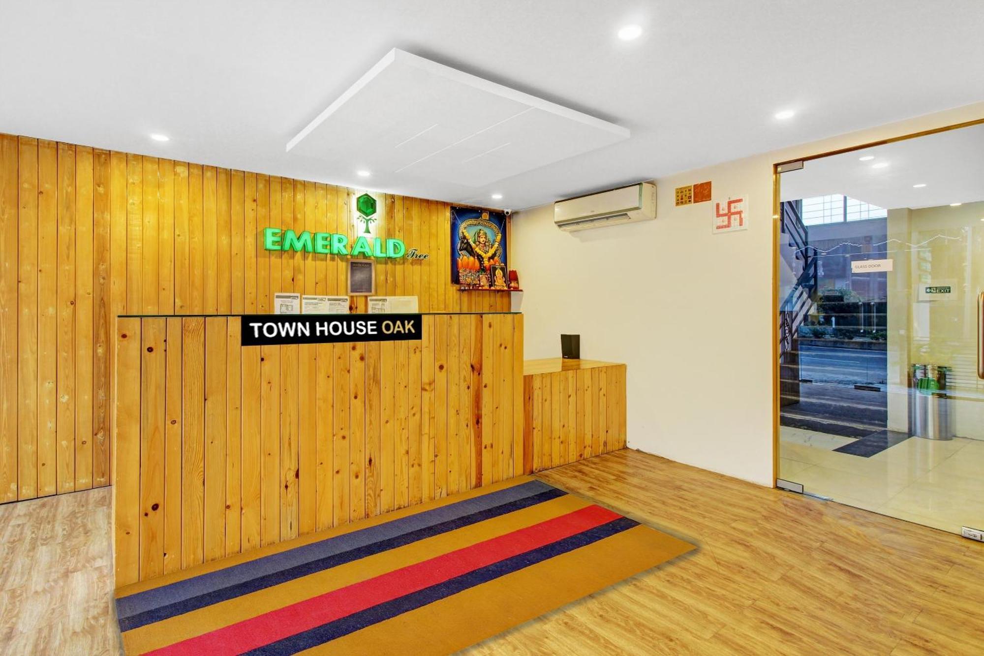 Hotel Townhouse Oak The Emerald Tree 4*