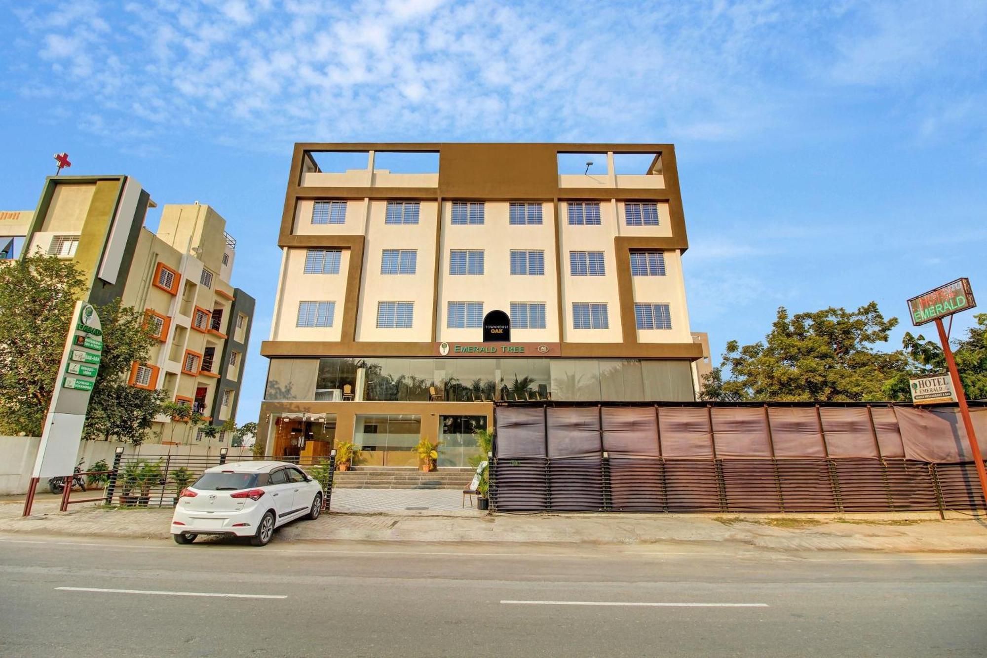 Townhouse Oak The Emerald Tree 4* Pune